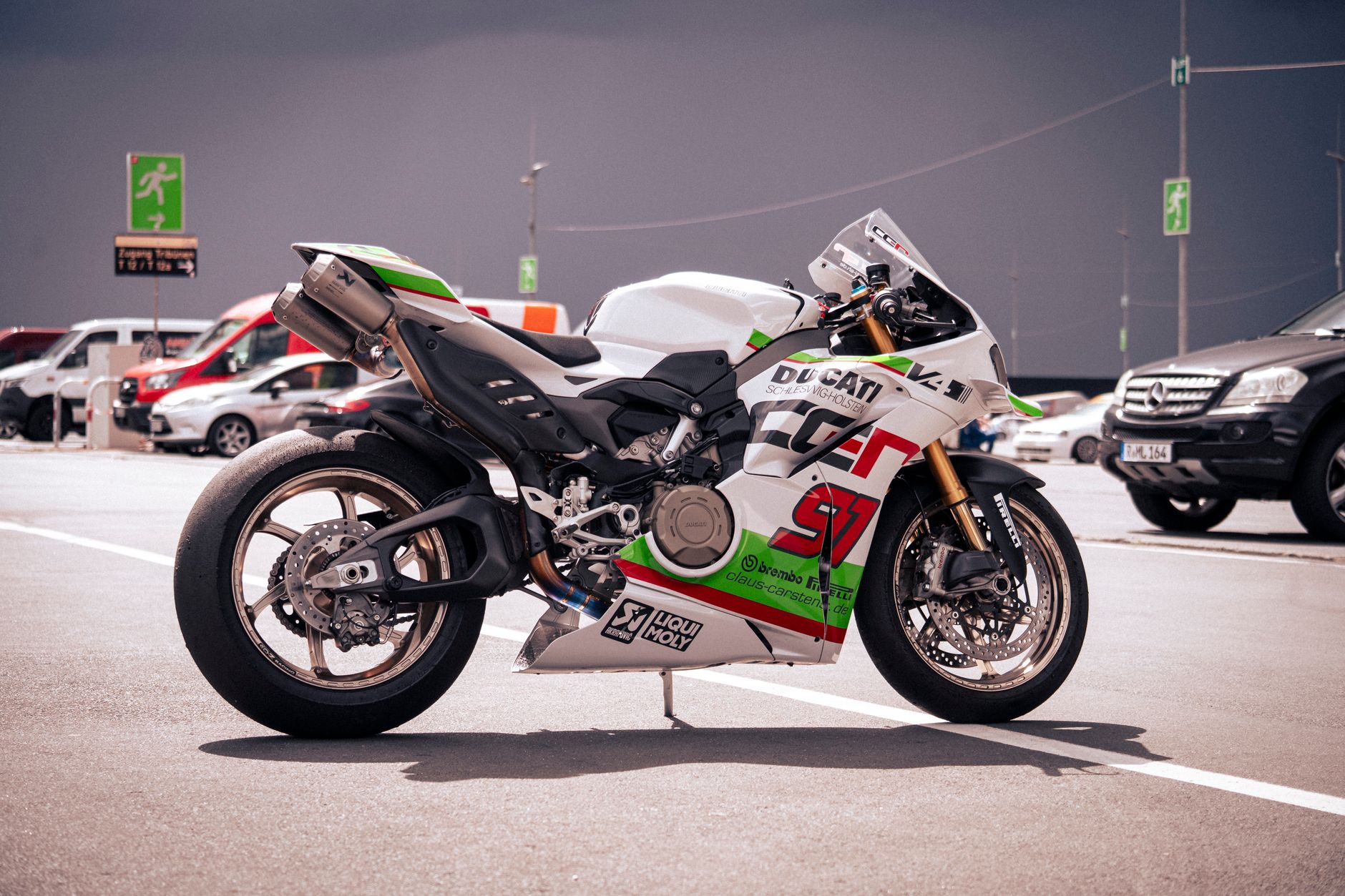 BMW M 1000 Nurburgring bikes