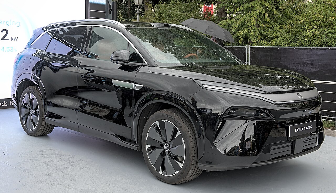 BYD ATTO 8